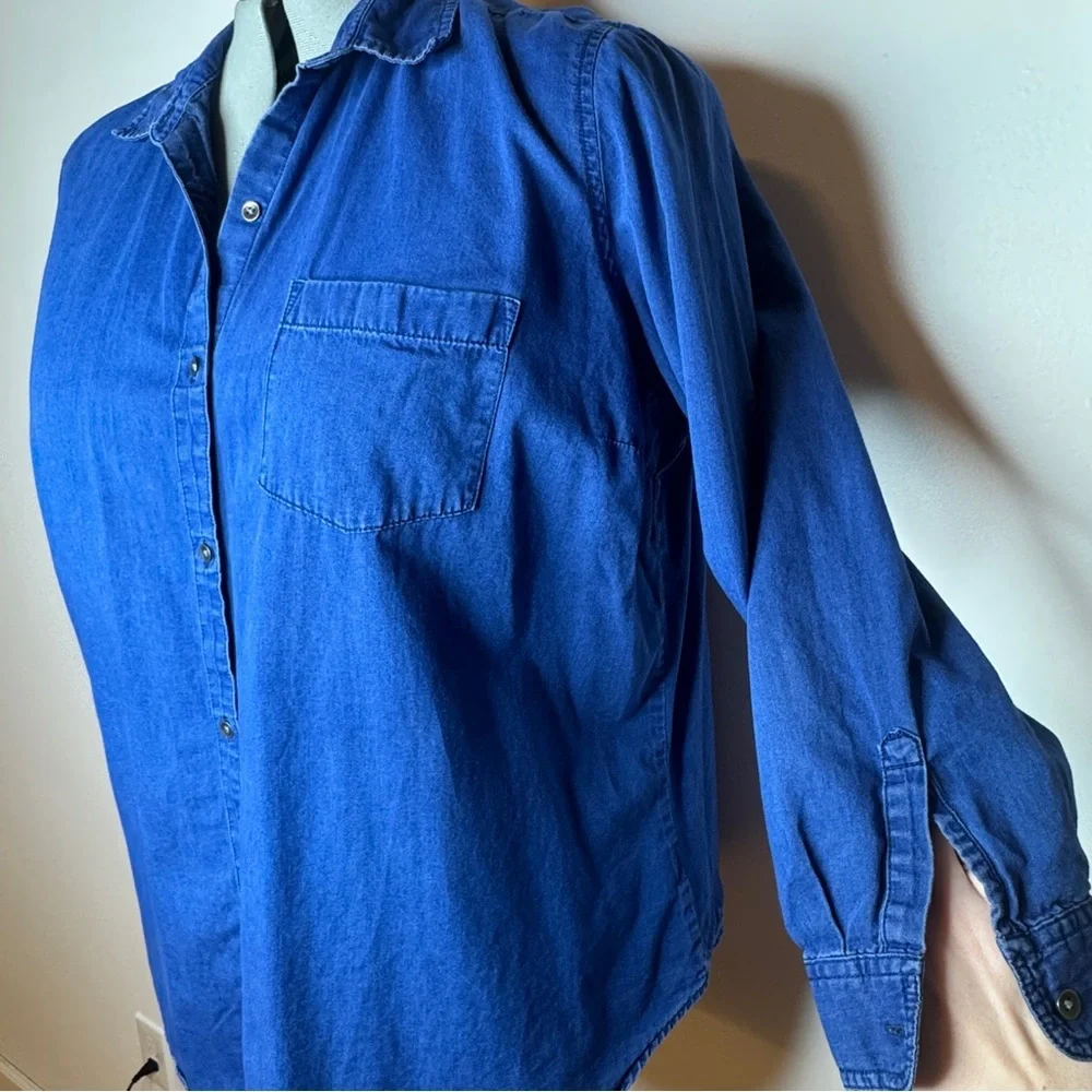 Old Navy Chambray Classic Button Down Top